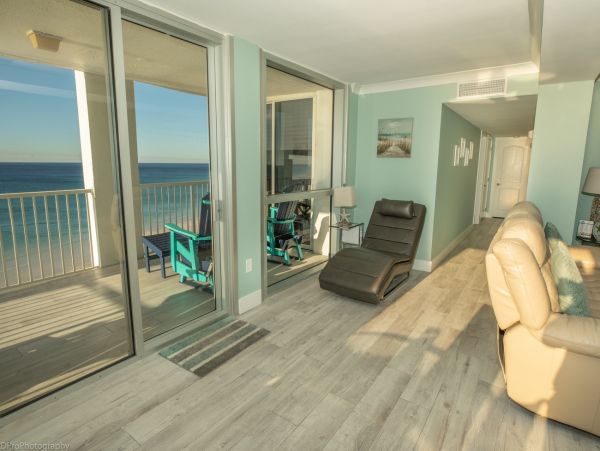 Oceanfront 3 bedroom Condominium for 6