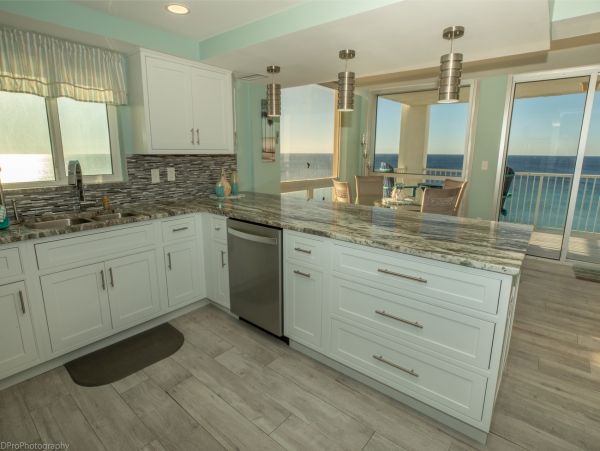 Oceanfront 3 bedroom Condominium for 6
