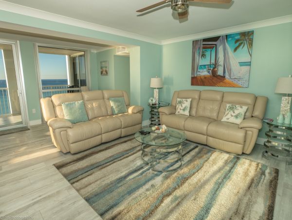 Oceanfront 3 bedroom Condominium for 6