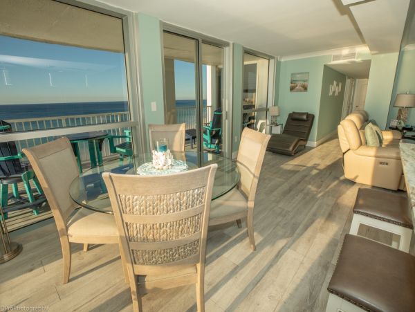 Oceanfront 3 bedroom Condominium for 6
