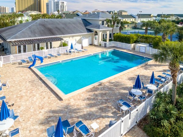 Oceanfront 3 bedroom Condominium for 6
