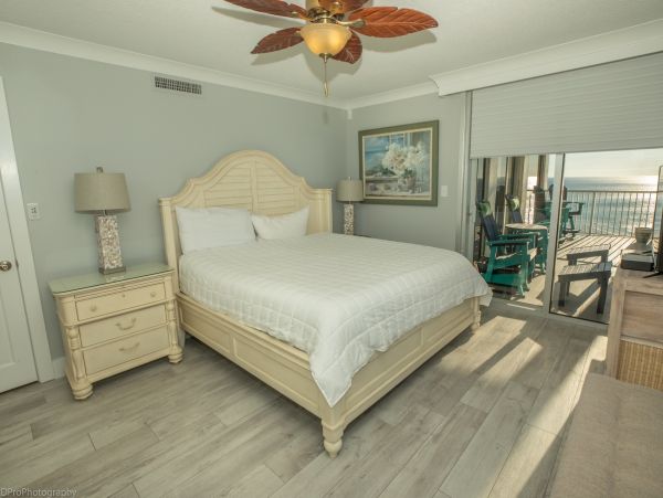 Oceanfront 3 bedroom Condominium for 6