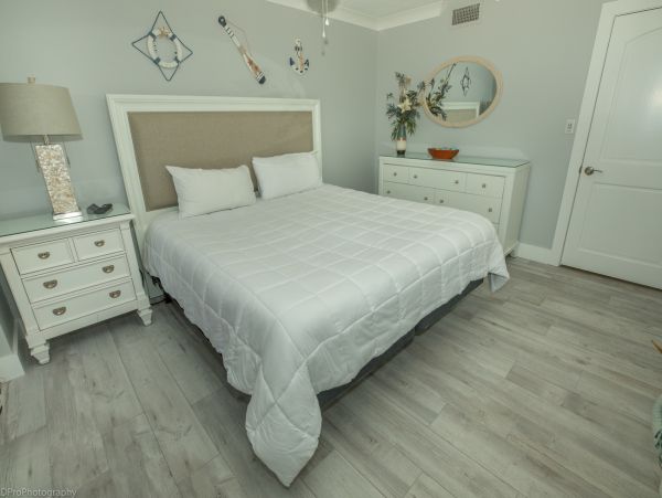 Oceanfront 3 bedroom Condominium for 6