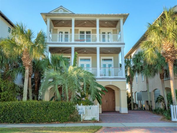 Four Bedroom Walk to Beach Rental Home in Destin