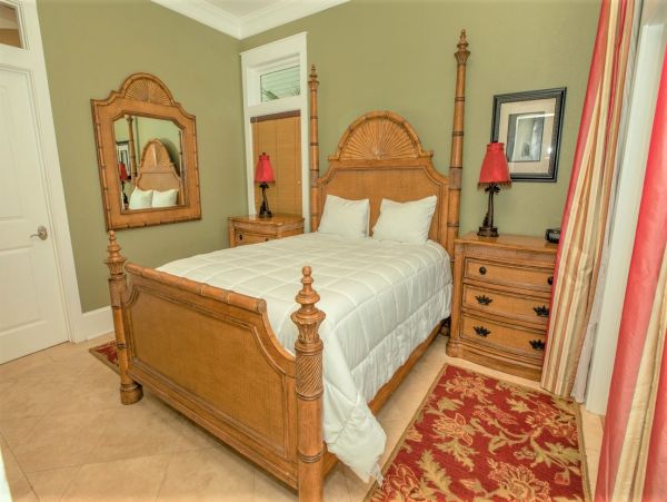 Four Bedroom Walk to Beach Rental Home in Destin
