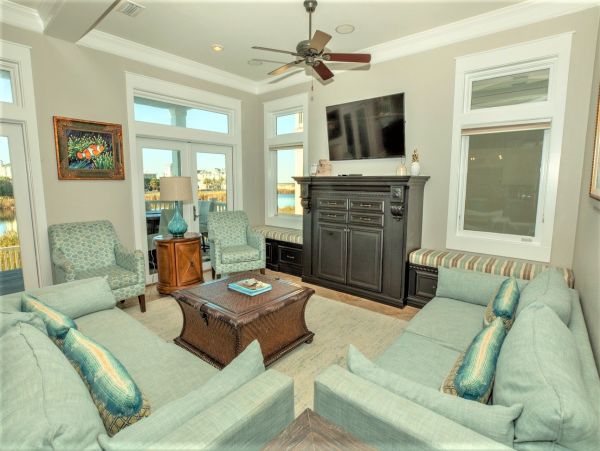 Four Bedroom Walk to Beach Rental Home in Destin