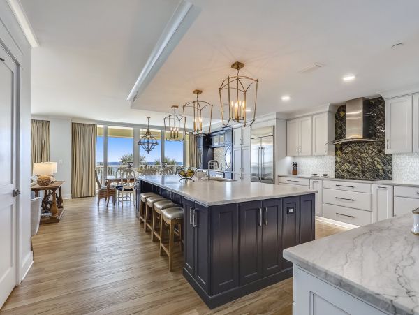 Three Bedroom Luxury Vacation Condo in Destin 8 Guests