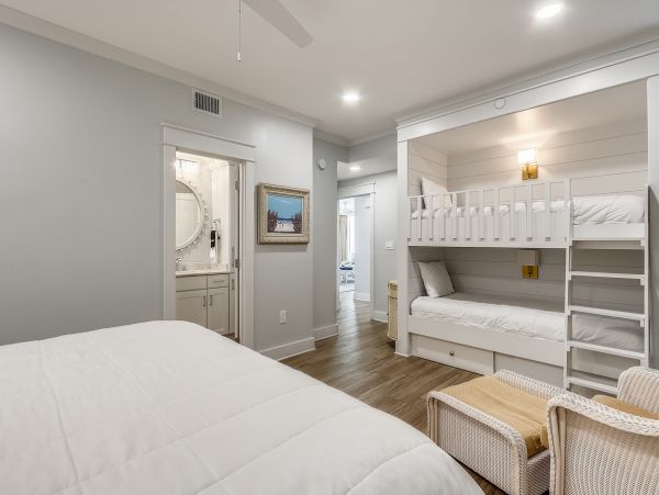 Three Bedroom Luxury Vacation Condo in Destin 8 Guests