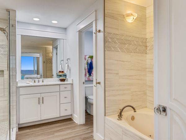 Three Bedroom Luxury Vacation Condo in Destin 8 Guests