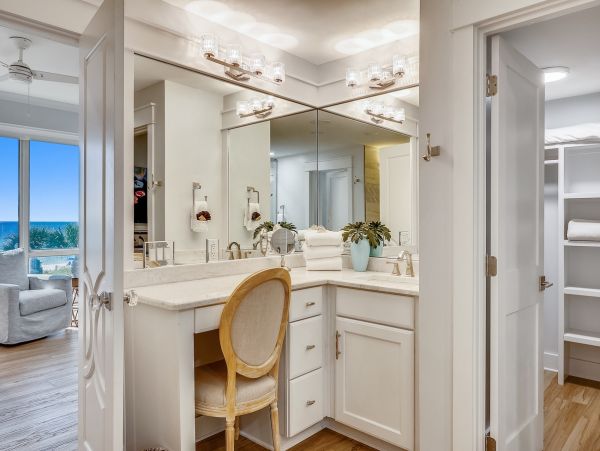 Three Bedroom Luxury Vacation Condo in Destin 8 Guests