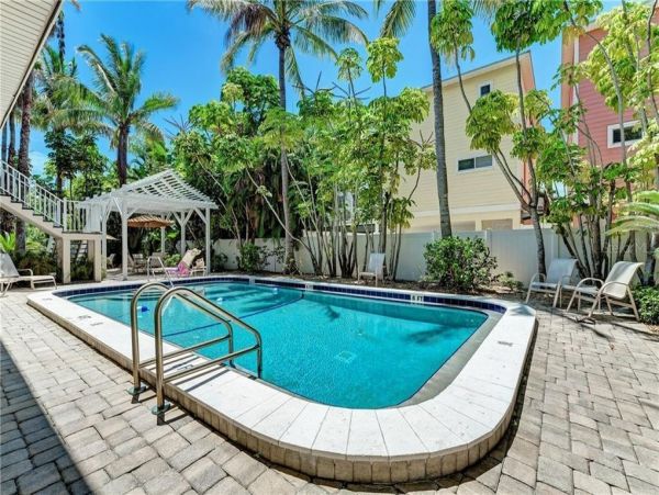 Holmes Beach Vacation Condo 2 Bedrooms Short Walk To Beach