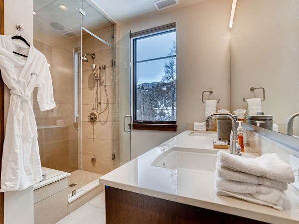Walk to Lift Four Bedroom Vacation Townhome in Avon