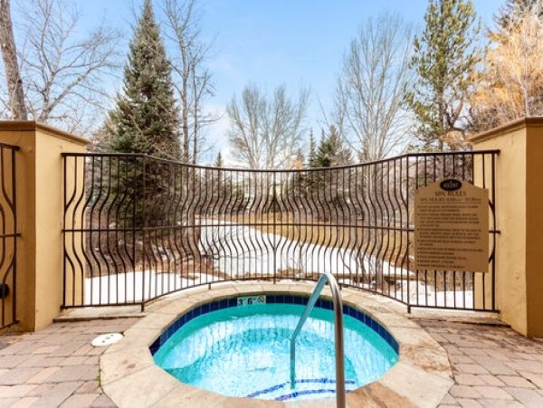 Avon Luxury Vacation Rental Condo Four Bedrooms Sleeps 8
