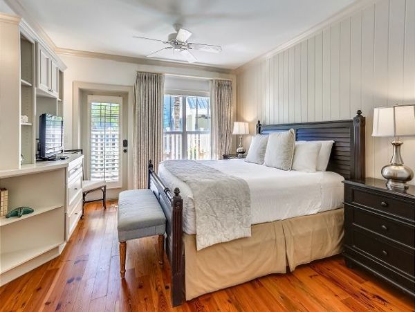 On Beach Holmes Beach Vacation Condo Three Bedroom