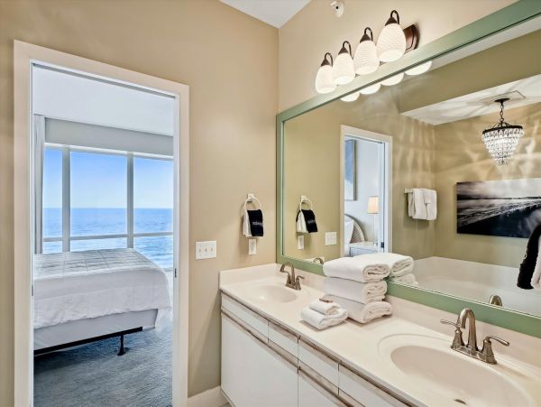 Experience the Ultimate Destin Vacation Rental with Stunning Gulf Views!