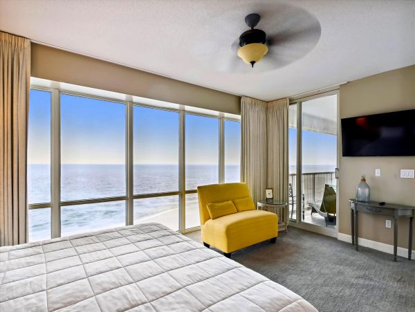 Experience the Ultimate Destin Vacation Rental with Stunning Gulf Views!