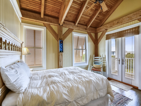 Chic Beach Beauty Stroll to Sand Gulf Views