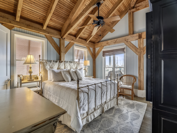 Chic Beach Beauty Stroll to Sand Gulf Views
