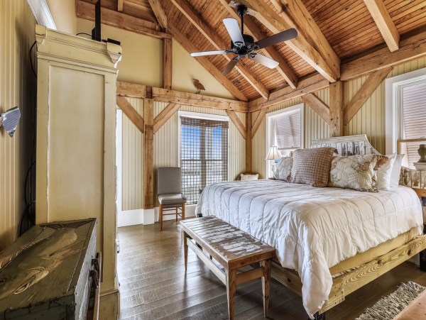 Chic Beach Beauty Stroll to Sand Gulf Views