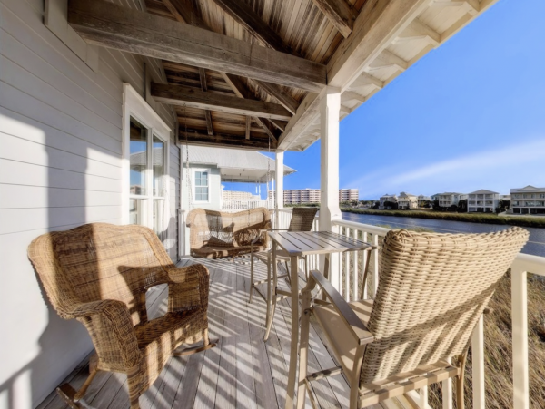 Chic Beach Beauty Stroll to Sand Gulf Views