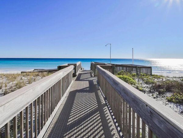 DESTIN 3 BEDROOM BEACHFRONT CONDO WITH VIEWS!