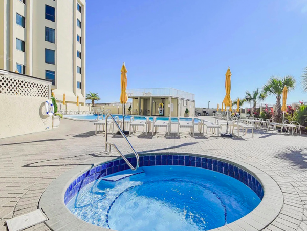DESTIN 3 BEDROOM BEACHFRONT CONDO WITH VIEWS!