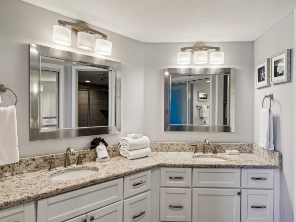 DESTIN 3 BEDROOM BEACHFRONT CONDO WITH VIEWS!