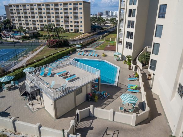 Vacation Condo in Destin Sleeps 9 Guests