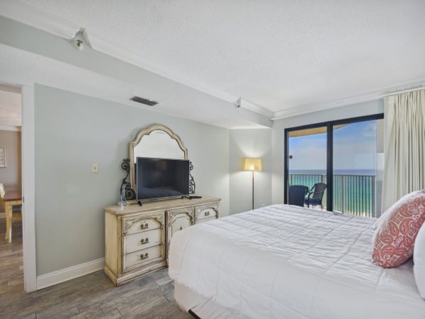 Vacation Condo in Destin Sleeps 9 Guests