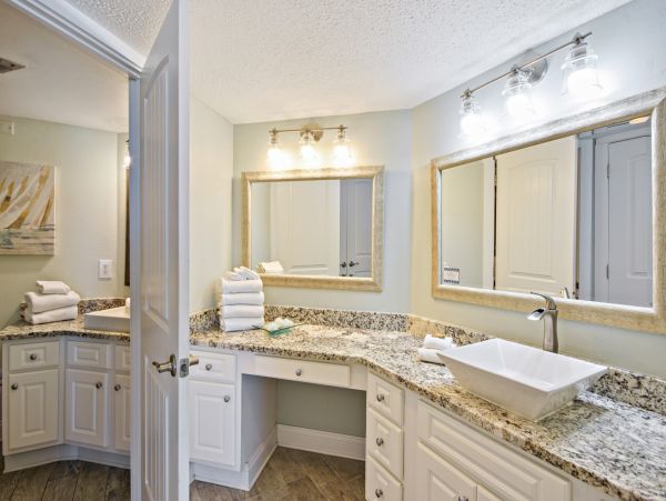 Vacation Condo in Destin Sleeps 9 Guests
