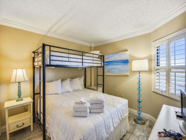 Vacation Condo in Destin Sleeps 9 Guests