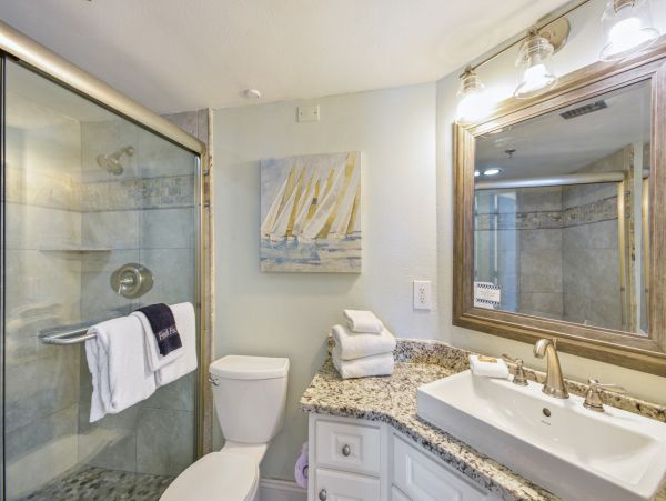 Vacation Condo in Destin Sleeps 9 Guests