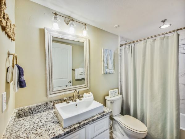 Vacation Condo in Destin Sleeps 9 Guests