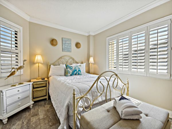 Vacation Condo in Destin Sleeps 9 Guests