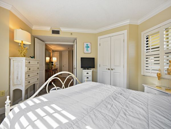 Vacation Condo in Destin Sleeps 9 Guests