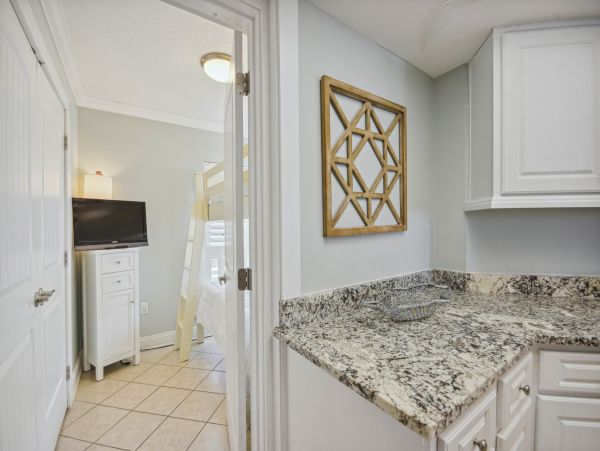 Vacation Condo in Destin Sleeps 9 Guests