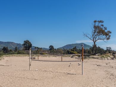Two Bedroom Walk to Beach Rental Condo in Carpinteria