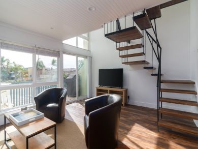 Two Bedroom Walk to Beach Rental Condo in Carpinteria