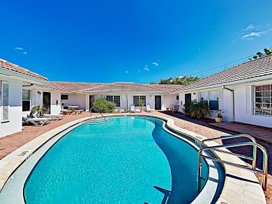 2 Blocks from the Ocean 2 Bedroom Apartment in Pompano Beach