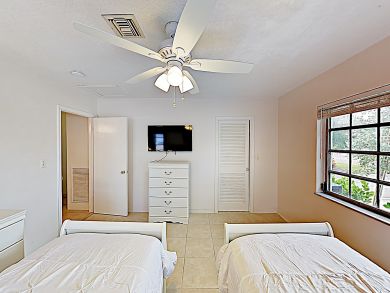 2 Blocks from the Ocean 2 Bedroom Apartment in Pompano Beach