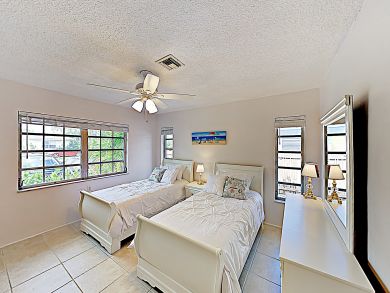 2 Blocks from the Ocean 2 Bedroom Apartment in Pompano Beach
