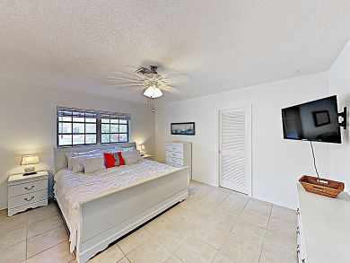 2 Blocks from the Ocean 2 Bedroom Apartment in Pompano Beach