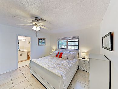 2 Blocks from the Ocean 2 Bedroom Apartment in Pompano Beach
