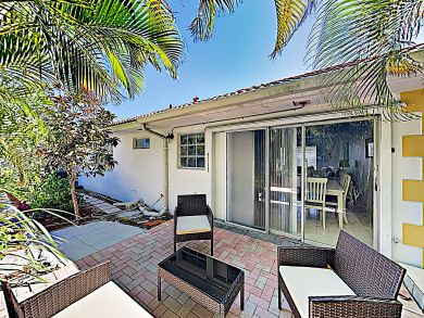 2 Blocks from the Ocean 2 Bedroom Apartment in Pompano Beach