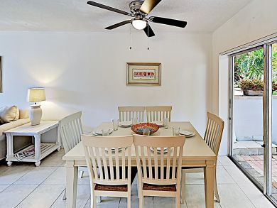 2 Blocks from the Ocean 2 Bedroom Apartment in Pompano Beach