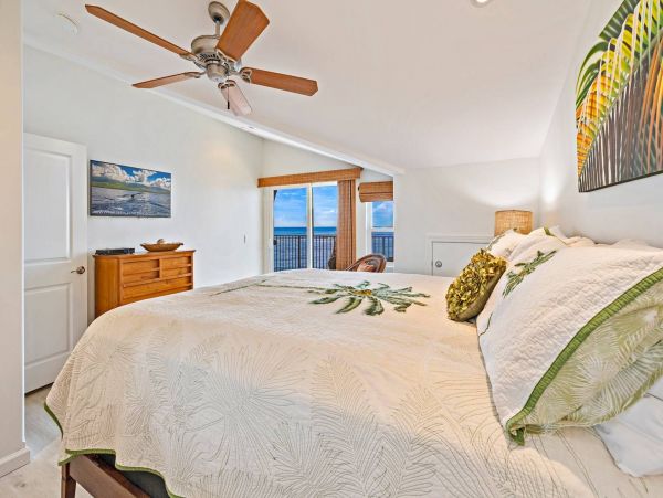 Oceanfront Three Bedroom Vacation Home 15ft From Ocean
