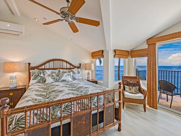 Oceanfront Three Bedroom Vacation Home 15ft From Ocean