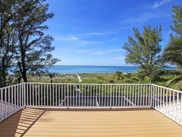 Captiva Vacation Rental Home Three Bedrooms With Shared Pool