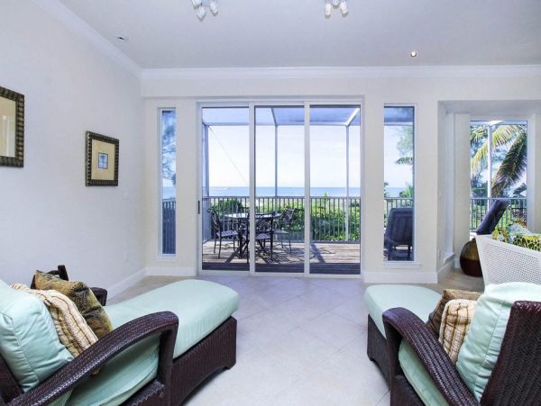 Captiva Vacation Rental Home Three Bedrooms With Shared Pool