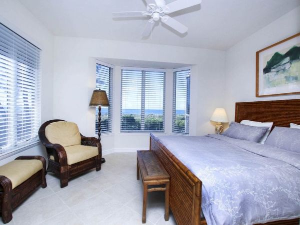 Captiva Vacation Rental Home Three Bedrooms With Shared Pool